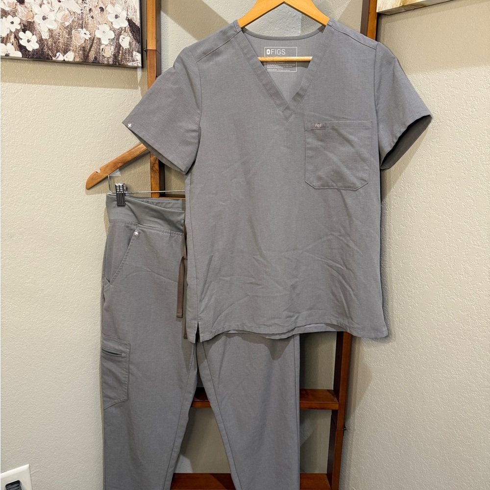FIGS Charcoal Scrub Set S/S